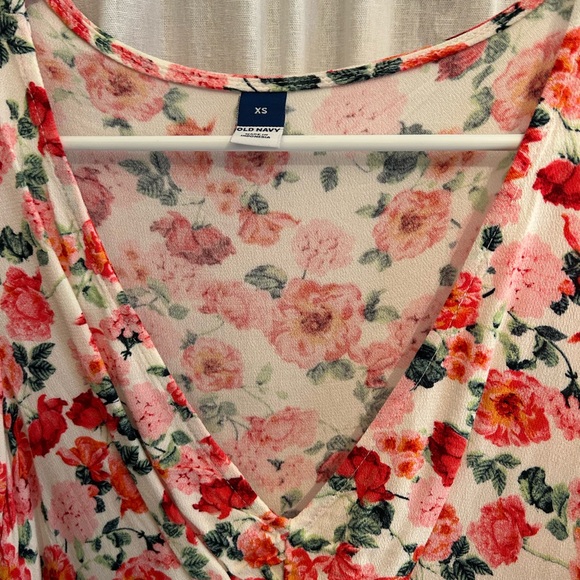 Old Navy Women's Floral Blouse - NWT - Picture 2 of 2
